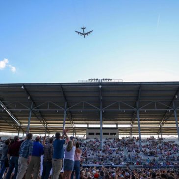 SkyWest pilot’s sharp turn avoids path of B-52