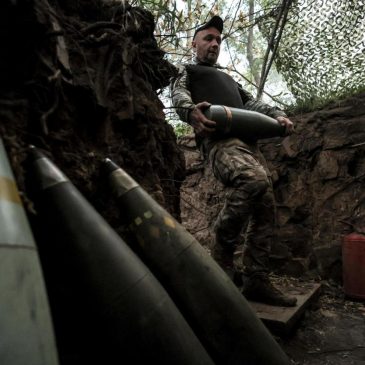 Russia ramps up offensives on 2 fronts in Ukraine as both sides seek an advantage before the fall