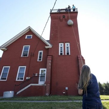 Two Harbor lighthouse regains its ‘iconic beam’