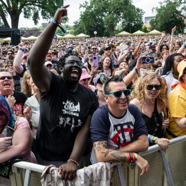 Live: Yacht Club music festival wraps up Sunday with high-energy, nostalgic lineup
