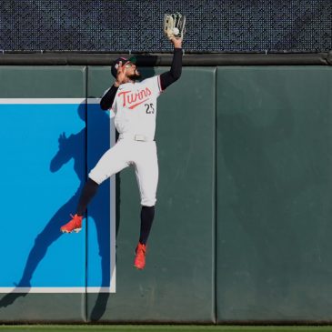 Twins lose Byron Buxton to injured list with rib injury
