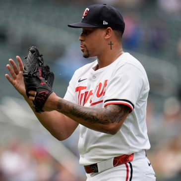 Twins trading closer Jhoan Duran to Philadelphia Phillies