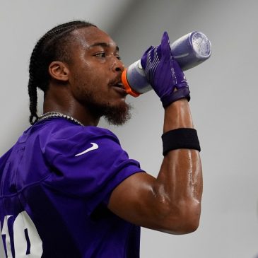 Vikings receiver Justin Jefferson has mild hamstring strain