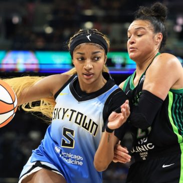Lynx bounce back in Chicago, roll past Sky