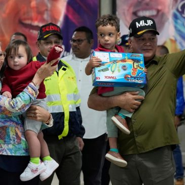 Venezuela releases 10 jailed Americans in deal that frees migrants deported to El Salvador by US