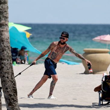 Are tattooed beachgoers at risk for skin cancer?