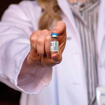 Despite federal shift, state health officials encourage COVID vaccines for pregnant women