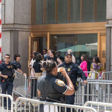 ICE deberá mejorar ‘condiciones inhumanas’ de inmigrantes retenidos en el 26 Federal Plaza