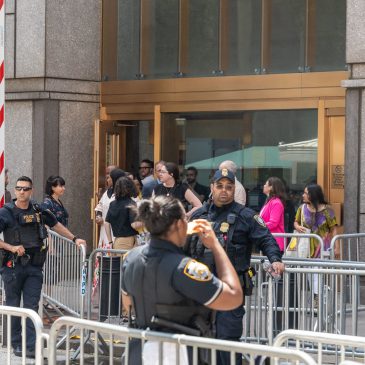 Grupos de Nueva York demandan arrestos de ICE en tribunales de migración