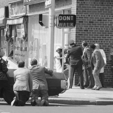Today in History: August 22, hostages taken during botched Brooklyn bank robbery