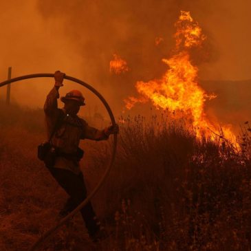 Fast-growing brush fire forces thousands to evacuate north of Los Angeles