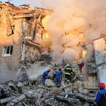 European defense leaders pledge pressure to end the war after Russian strike on Kyiv
