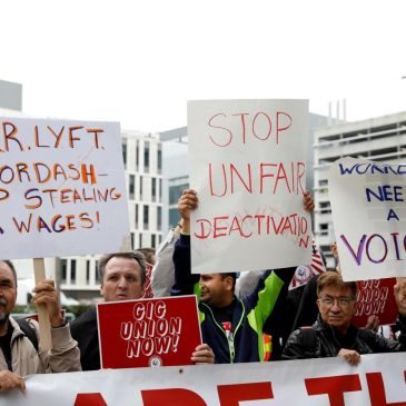 California lawmakers reach deal with Uber, Lyft that would allow drivers to unionize