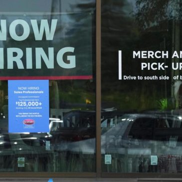 US applications for jobless benefits fell last week as layoffs remain low