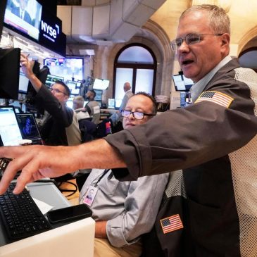 Wall Street rallies on hopes for lower interest rates