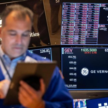 Stocks rise on Wall Street and hold on to weekly gains