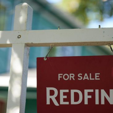Average rate on a 30-year mortgage drops to lowest level since April