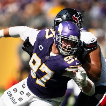 Vikings trade veteran DT Phillips to Jets