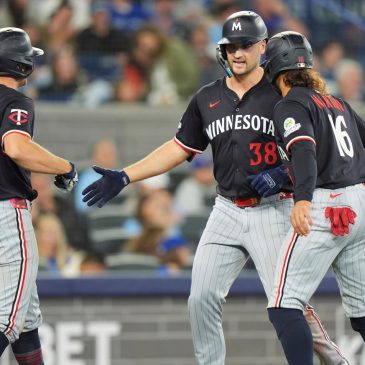 Twins stun Blue Jays with four-run rally in ninth