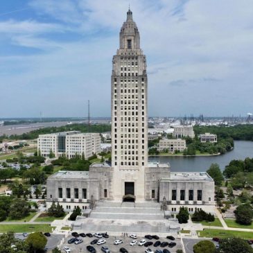 Louisiana urges Supreme Court to bar use of race in redistricting, in attack on Voting Rights Act