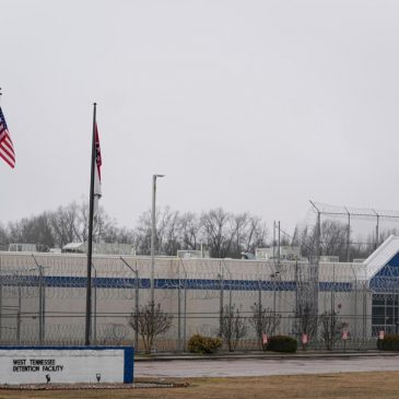 Tennessee town approves deals to turn closed prison into immigration detention facility