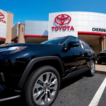 Toyota reports a 37% drop in profit, cuts its forecast due to Trump’s tariffs