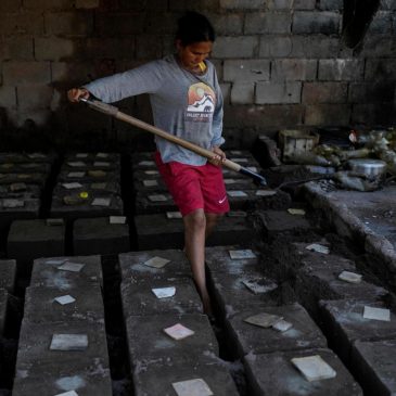 Migrants returning to Venezuela face debt and harsh living conditions
