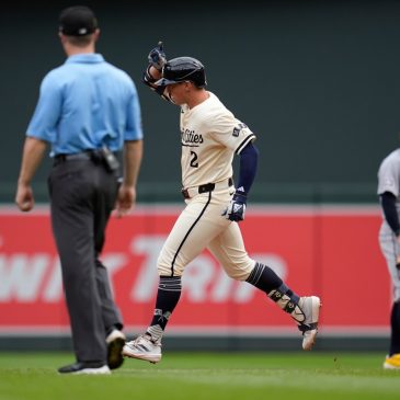 Twins hammer former teammate in 8-1 victory over first-place Detroit