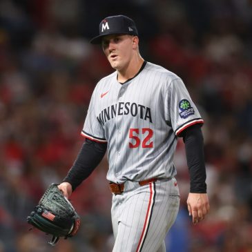 Twins can’t finish off innings, solve Kyle Hendricks in loss