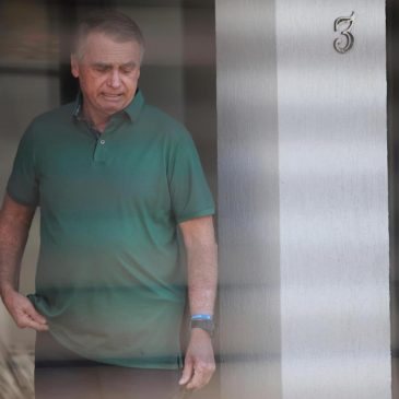 Majority of Brazilian Supreme Court panel convicts Bolsonaro of attempting a coup