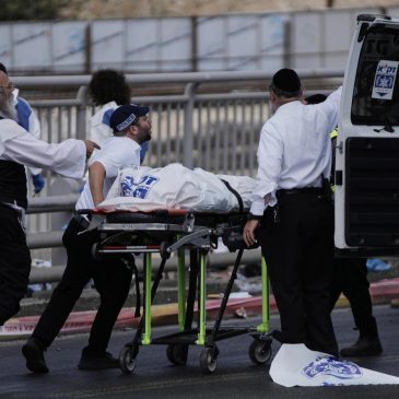 Palestinian gunmen open fire at Jerusalem bus stop, killing 6, Israeli officials say