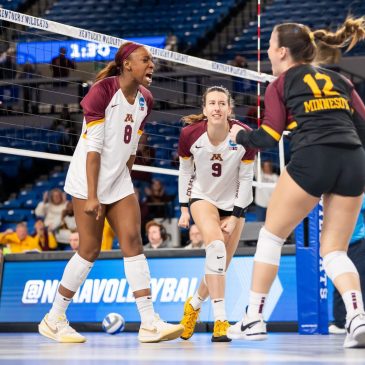 Gophers volleyball loses libero to knee injury