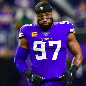 Ex-Viking Everson Griffen cited for allegedly driving 130 mph on I-494