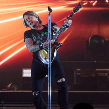 Concert review: Keith Urban scores a jackpot at St. Paul’s Grand Casino Arena