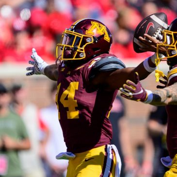 Gophers stake fourth-quarter comeback to beat Rutgers, 31-28