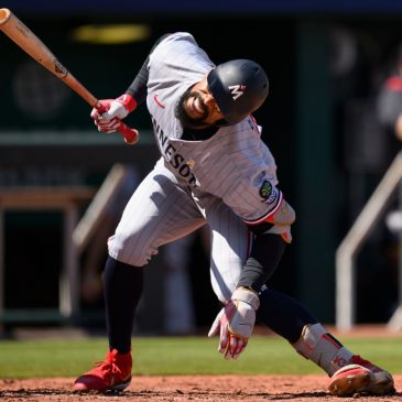 Twins Report: Buxton OK after being hit by pitch