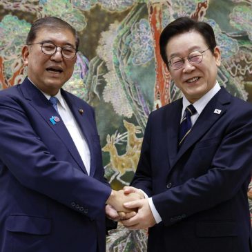 Japan and South Korea leaders commit to closer ties in their final summit