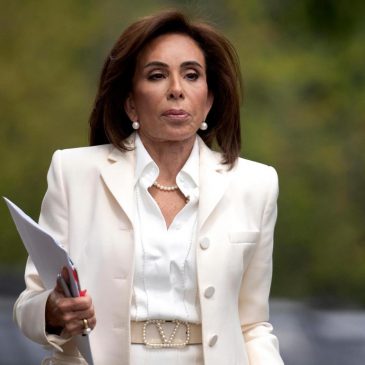 Prosecutors drop federal case against woman accused of threatening to kill Trump
