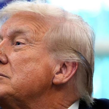 Trump asks the Supreme Court for an emergency order to remove Lisa Cook from the Fed board