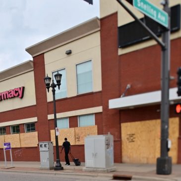 Residents urge St. Paul to demolish Midway’s vacant CVS