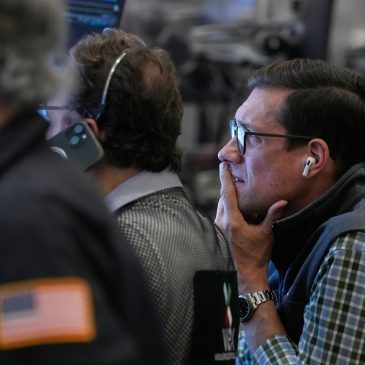 US stocks rise toward records as Wall Street waits for an announcement from the Federal Reserve