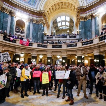 Wisconsin Planned Parenthood resumes offering abortions after a nearly monthlong pause