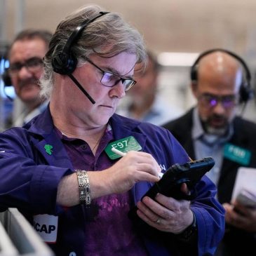 US stocks rally toward more records ahead of pivotal week for Wall Street