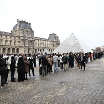 Louvre remains closed one day after jewel heist