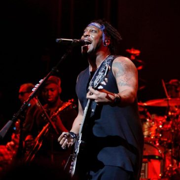 Jamie Foxx, Maxwell, Jill Scott, Flea, Doja Cat and more react to the death of D’Angelo