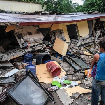 Rescuers in desperate search after a powerful earthquake hit the Philippines, killing at least 69