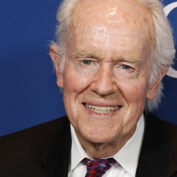 South St. Paul native Mike Farrell — Capt. B.J. Hunnicutt on ‘M*A*S*H’ — honored for Marines Corps service