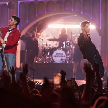 Concert review: A glum Jonas Brothers lacked energy in St. Paul