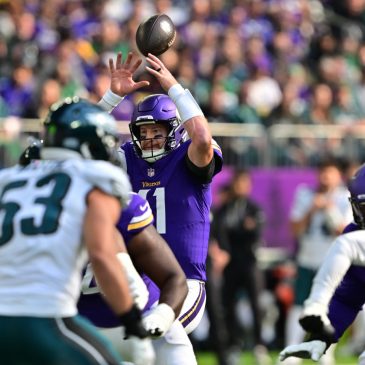 Carson Wentz’s early struggles doom Vikings in loss to Eagles