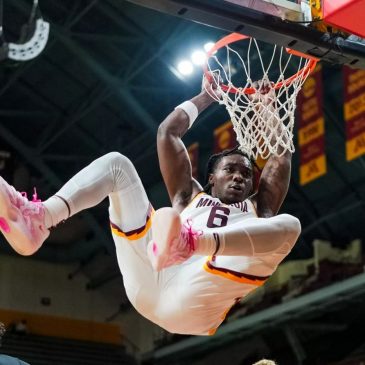 Gophers cruise to 82-62 win over North Dakota in final tune-up